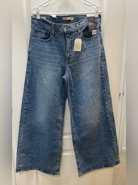 NWT Levi’s 728 High-Rise Wide Leg Jean